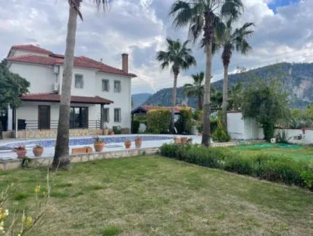 Villa Zum Verkauf In Okçular Auf 1007M2 Grundstück