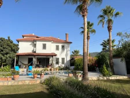 Villa Zum Verkauf In Okçular Auf 1007M2 Grundstück