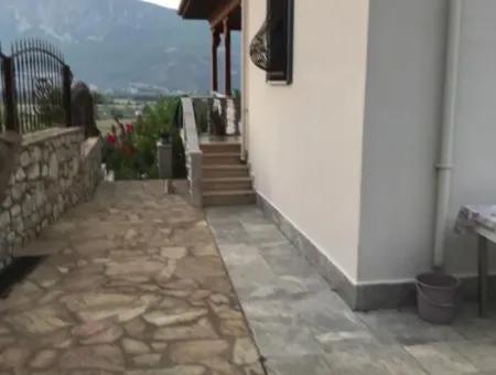 Akçapınar'da Deniz Manzaralı Satılık 6+1 Villa